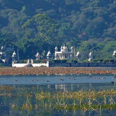 ホテル ウダイ ビラス パレス ダンガルプール Dungarpur エクステリア 写真