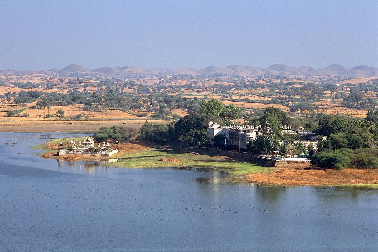 ホテル ウダイ ビラス パレス ダンガルプール Dungarpur エクステリア 写真