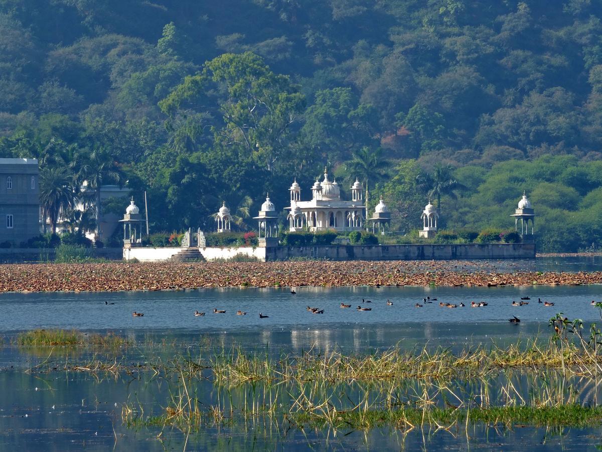 ホテル ウダイ ビラス パレス ダンガルプール Dungarpur エクステリア 写真